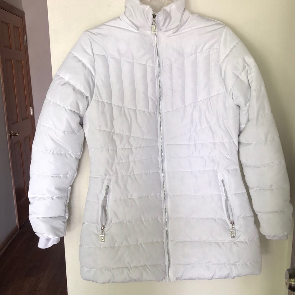 Sporto White Puffer Jacket with High Collar and Insulated Design